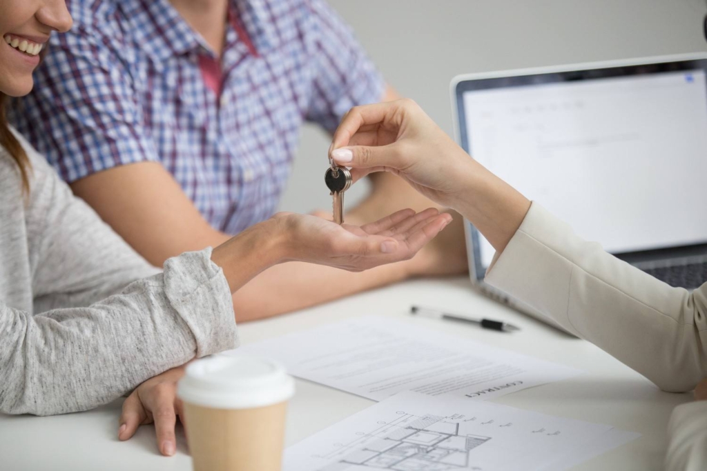 What to Ask Your Landlord Before Signing a Lease in Cleveland